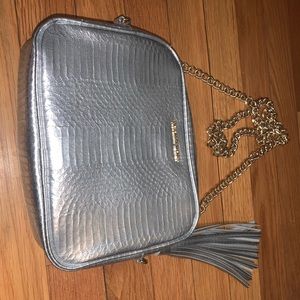 Victoria’s Secret shoulderclutch.Never used.